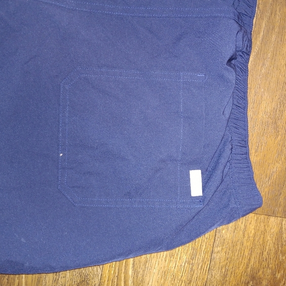 Figs Navy Scrub Top Set Of Pants And Shirt Unisex Size XL - Picture 5 of 7